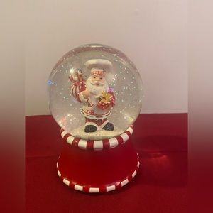 Sur La Table 2008 Santa Dressed As a Chef Musical Snow Globe Plays Jingle Bells